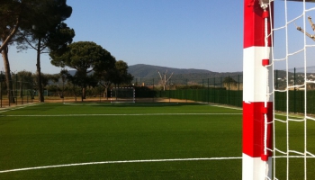 CAMPO FUTBITO CÉSPED ARTIFICIL EN GIRONA